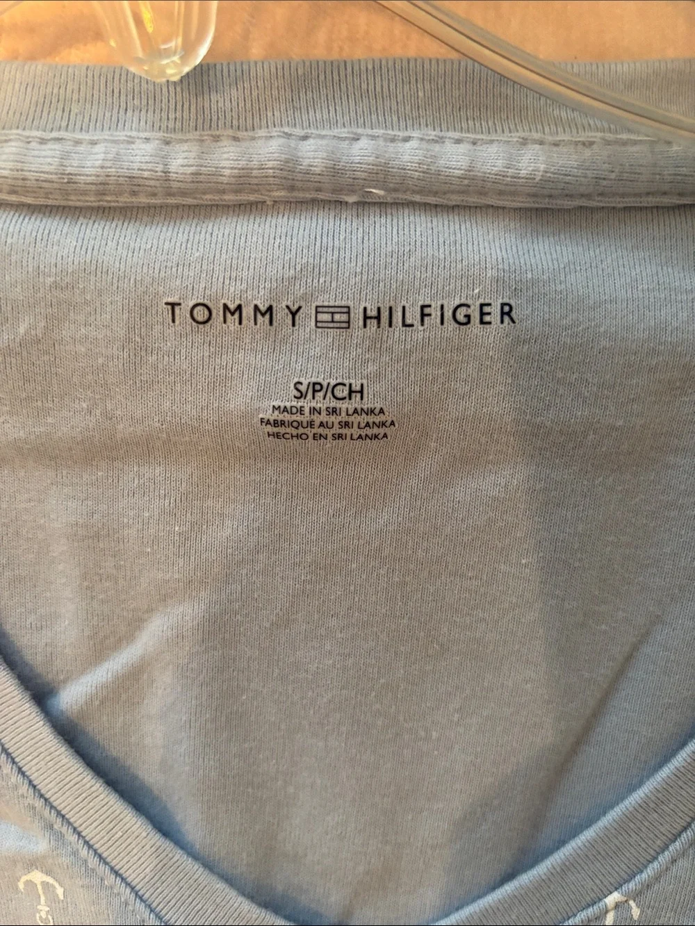 Tommy Hilfiger Light Blue Anchor Nautical V-Neck Tee Size Small - Picture 3 of 3